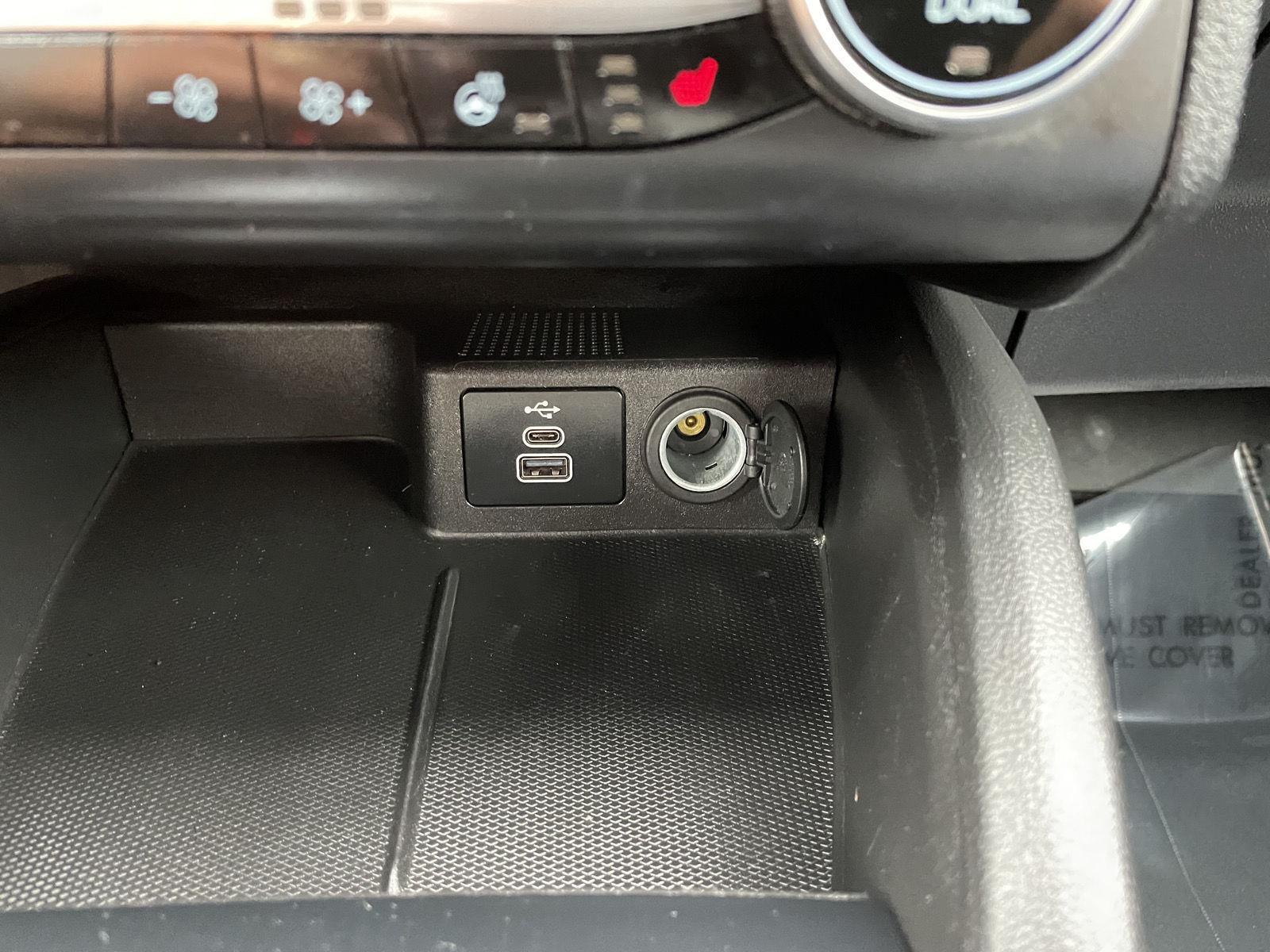 Vehicle photo 28