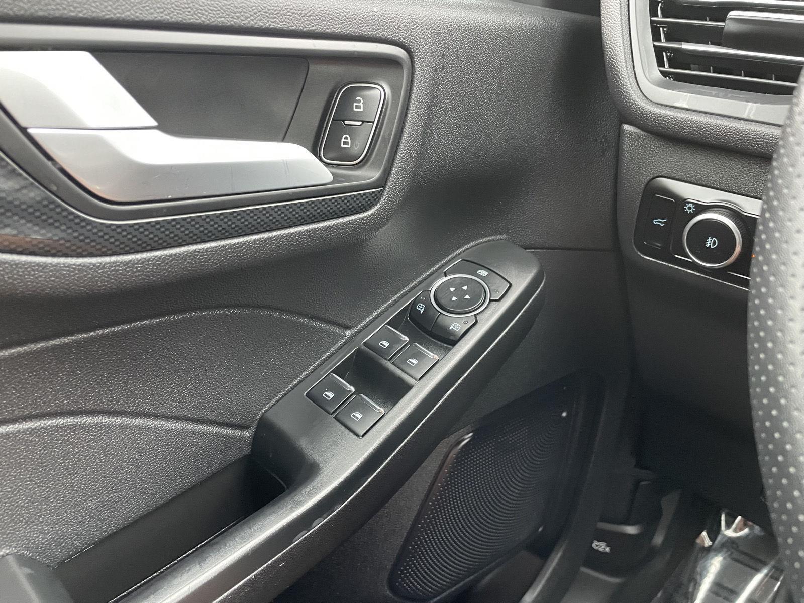 Vehicle photo 29