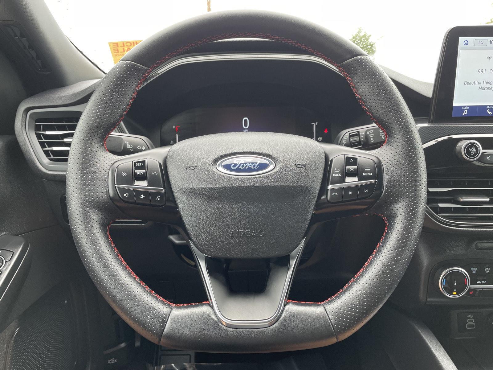 Vehicle photo 12