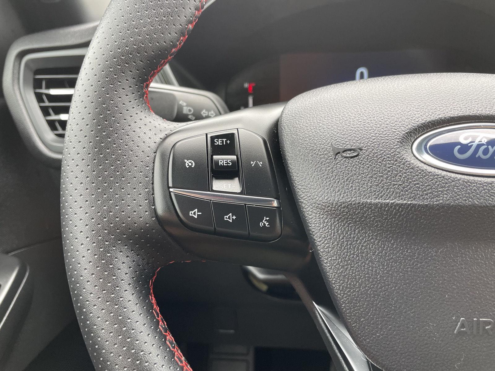 Vehicle photo 13