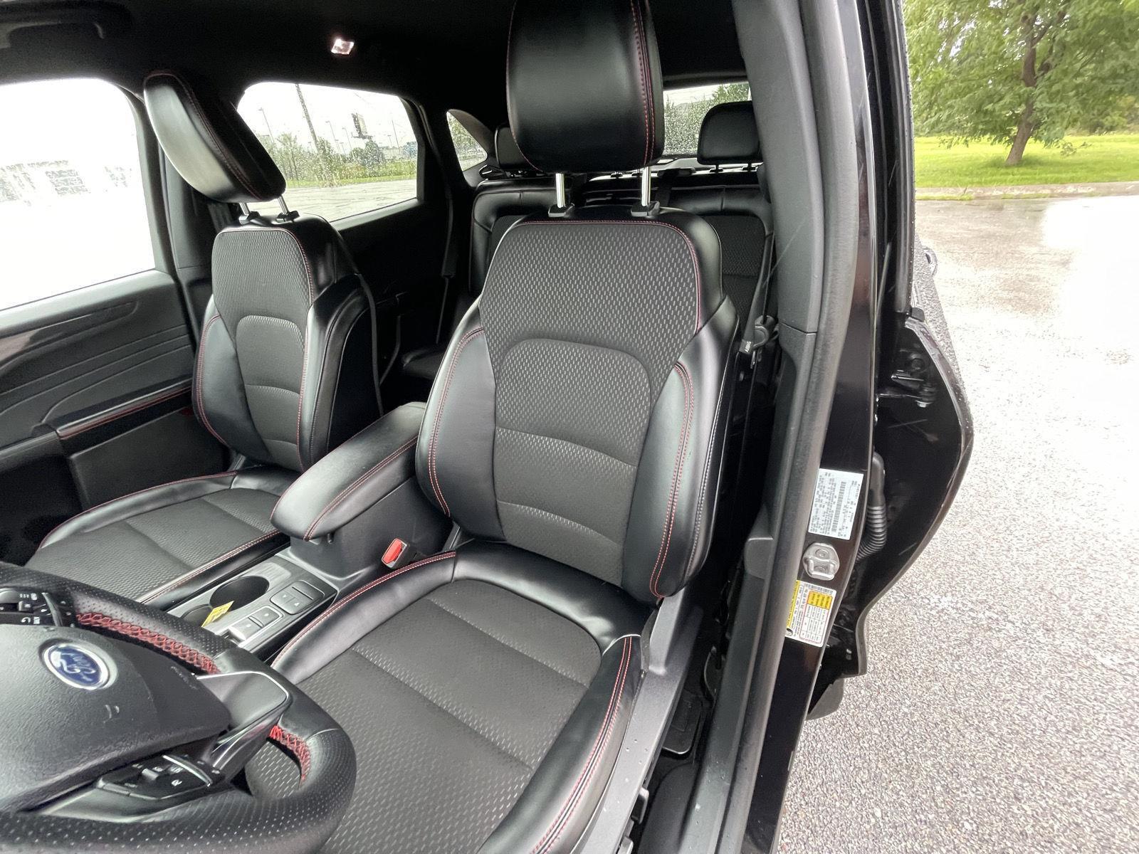 Vehicle photo 18
