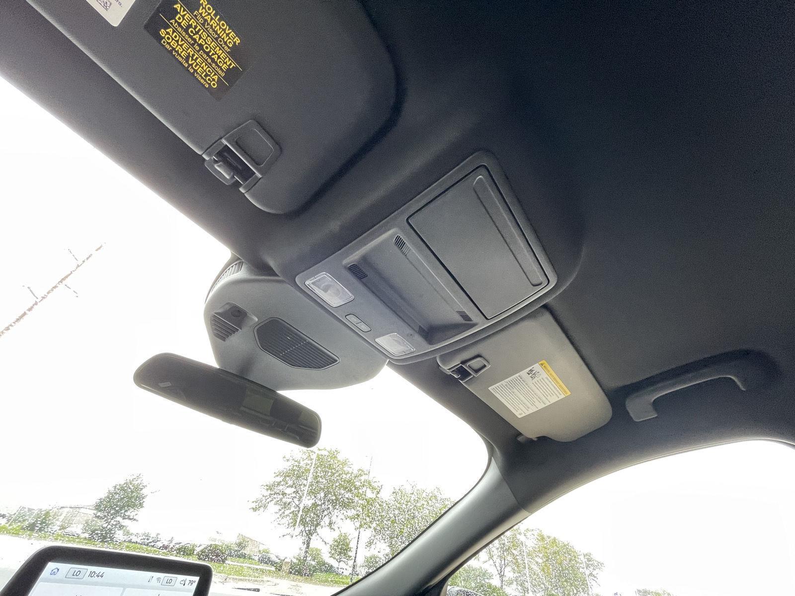 Vehicle photo 21