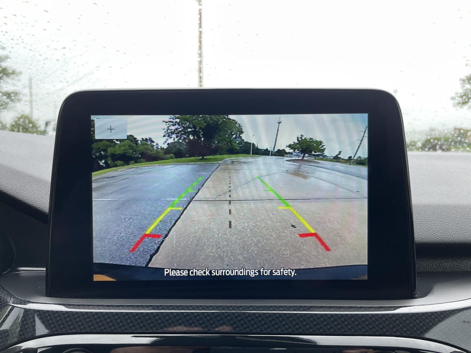 Vehicle photo 23