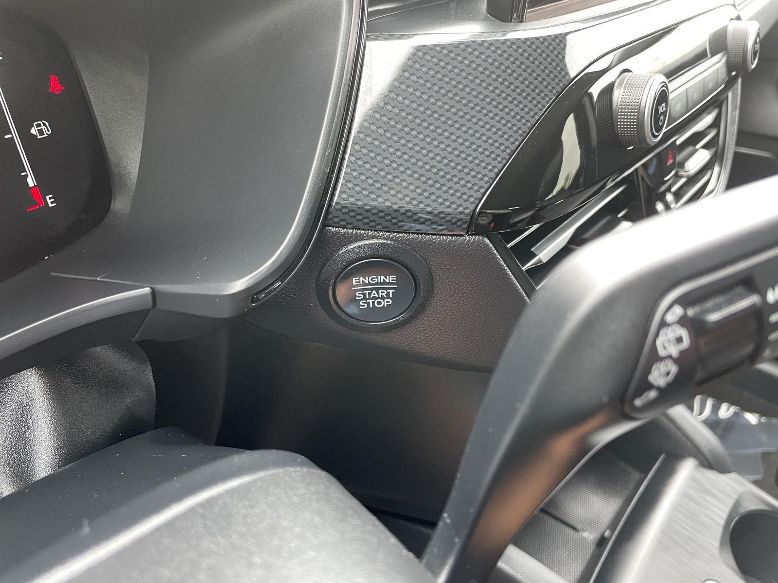 Vehicle photo 24