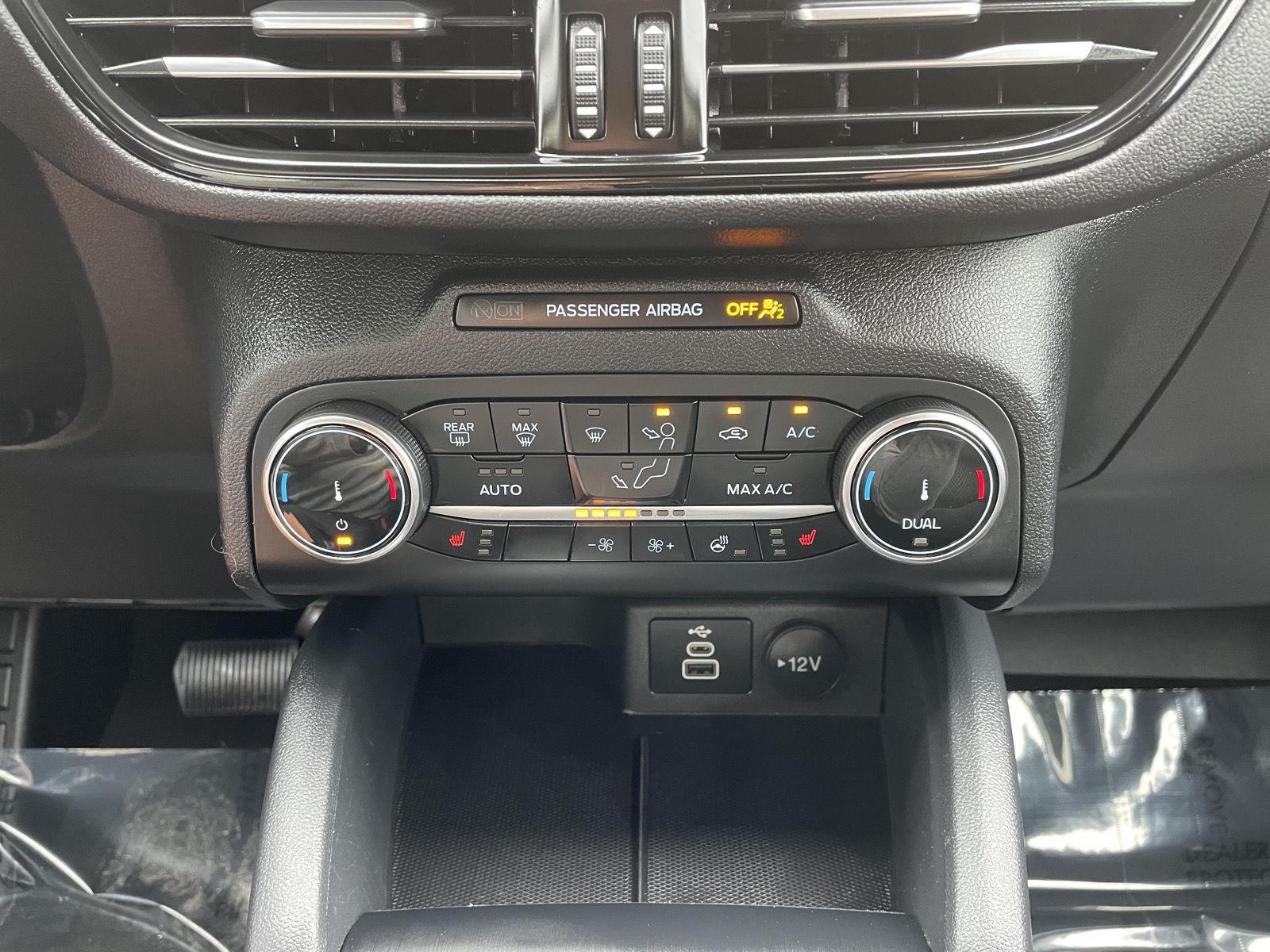 Vehicle photo 26