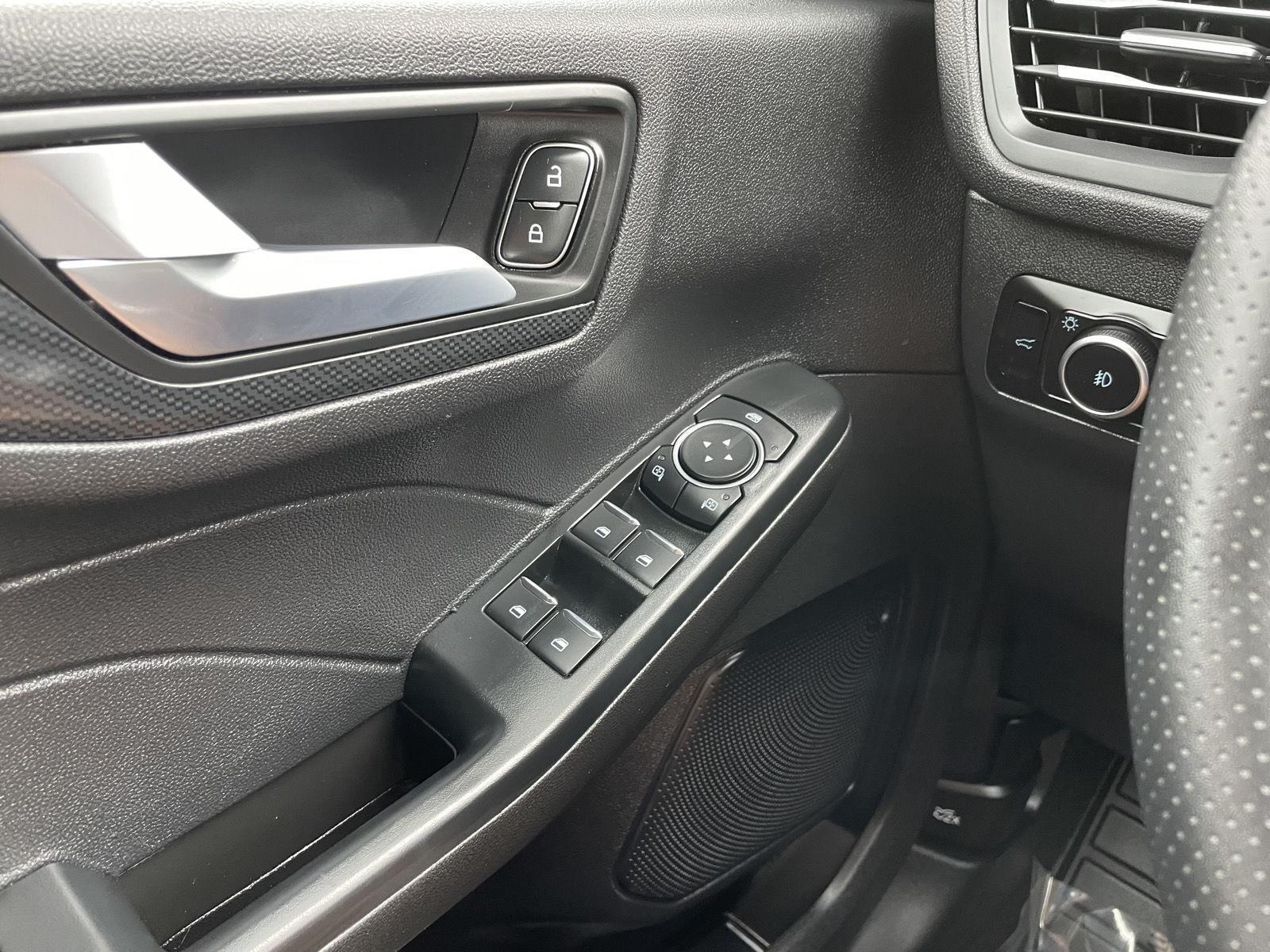 Vehicle photo 29
