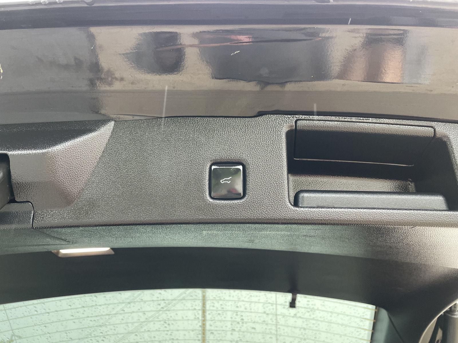 Vehicle photo 36