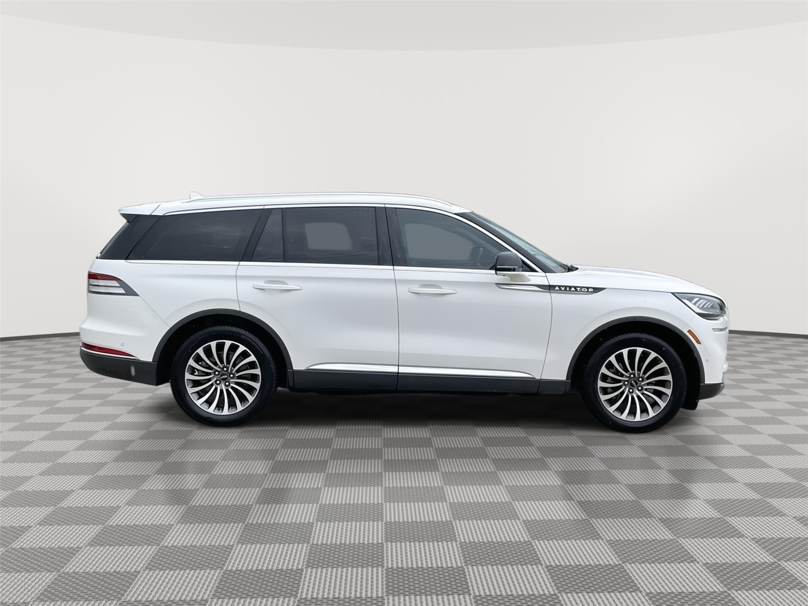 Vehicle photo 6