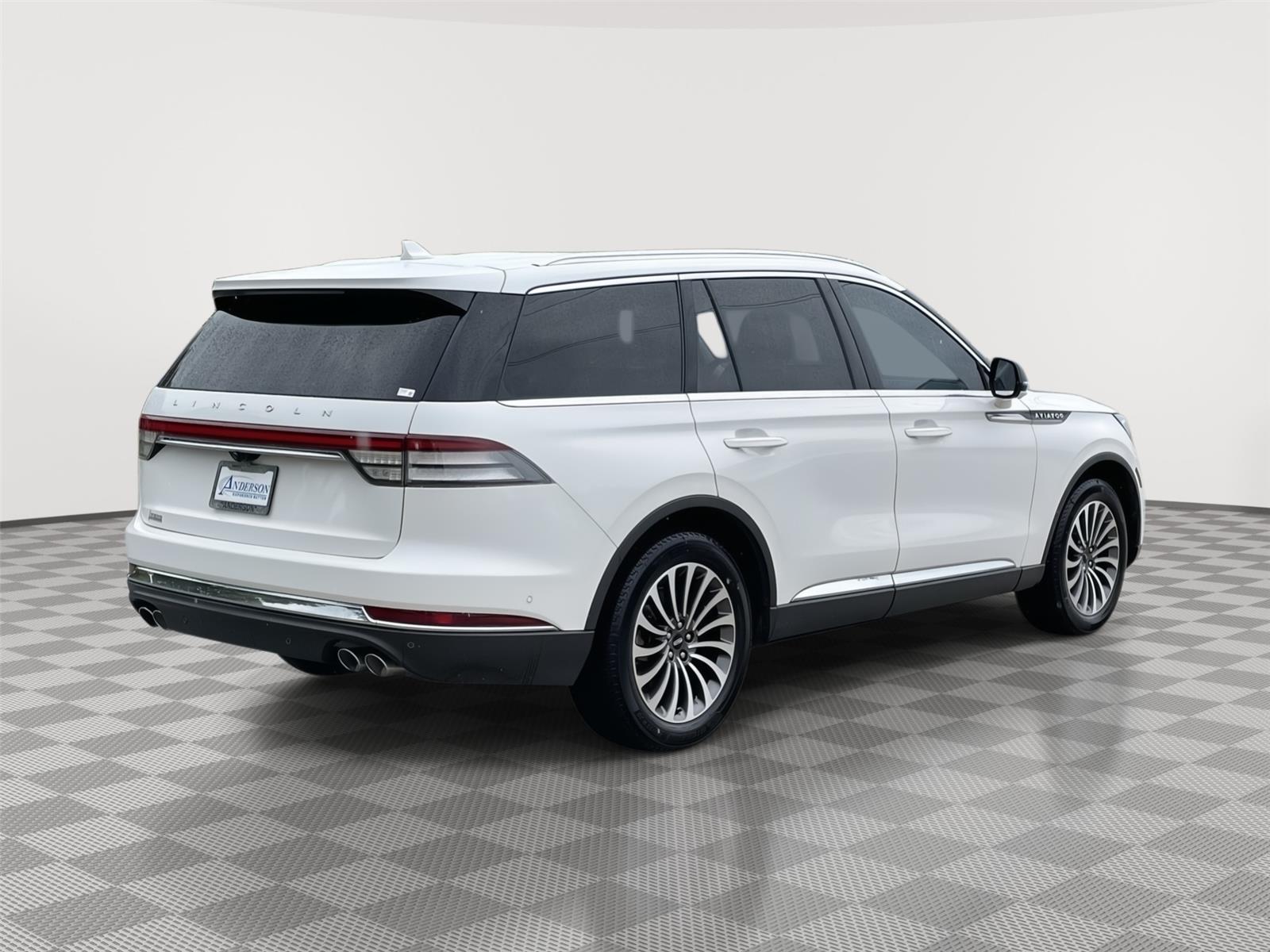 Vehicle photo 7
