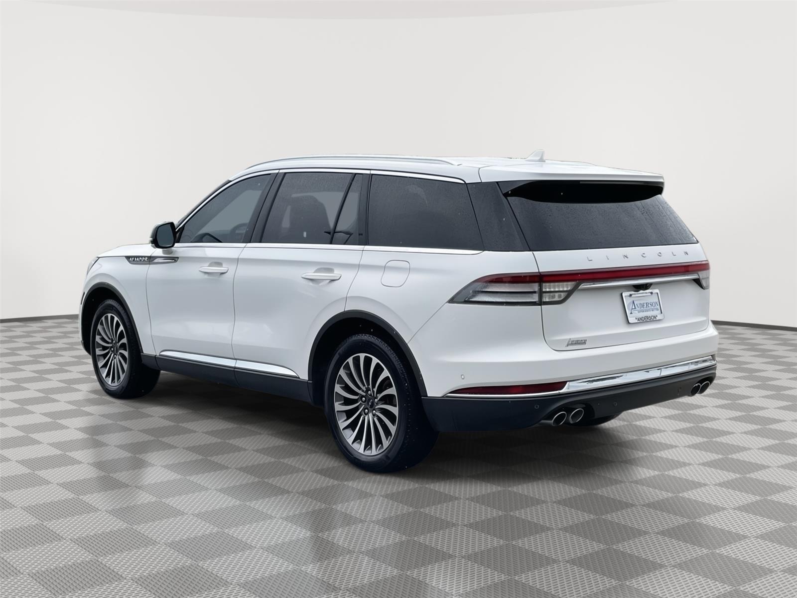 Vehicle photo 9