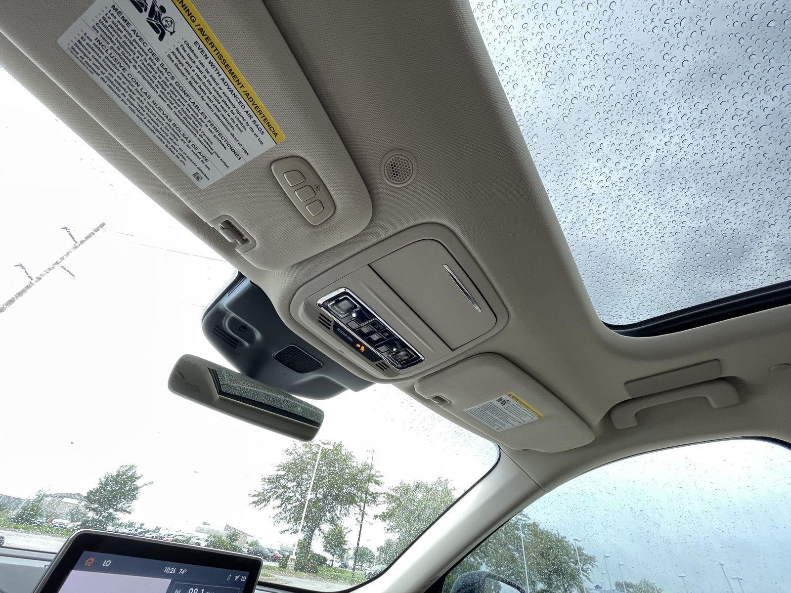 Vehicle photo 23