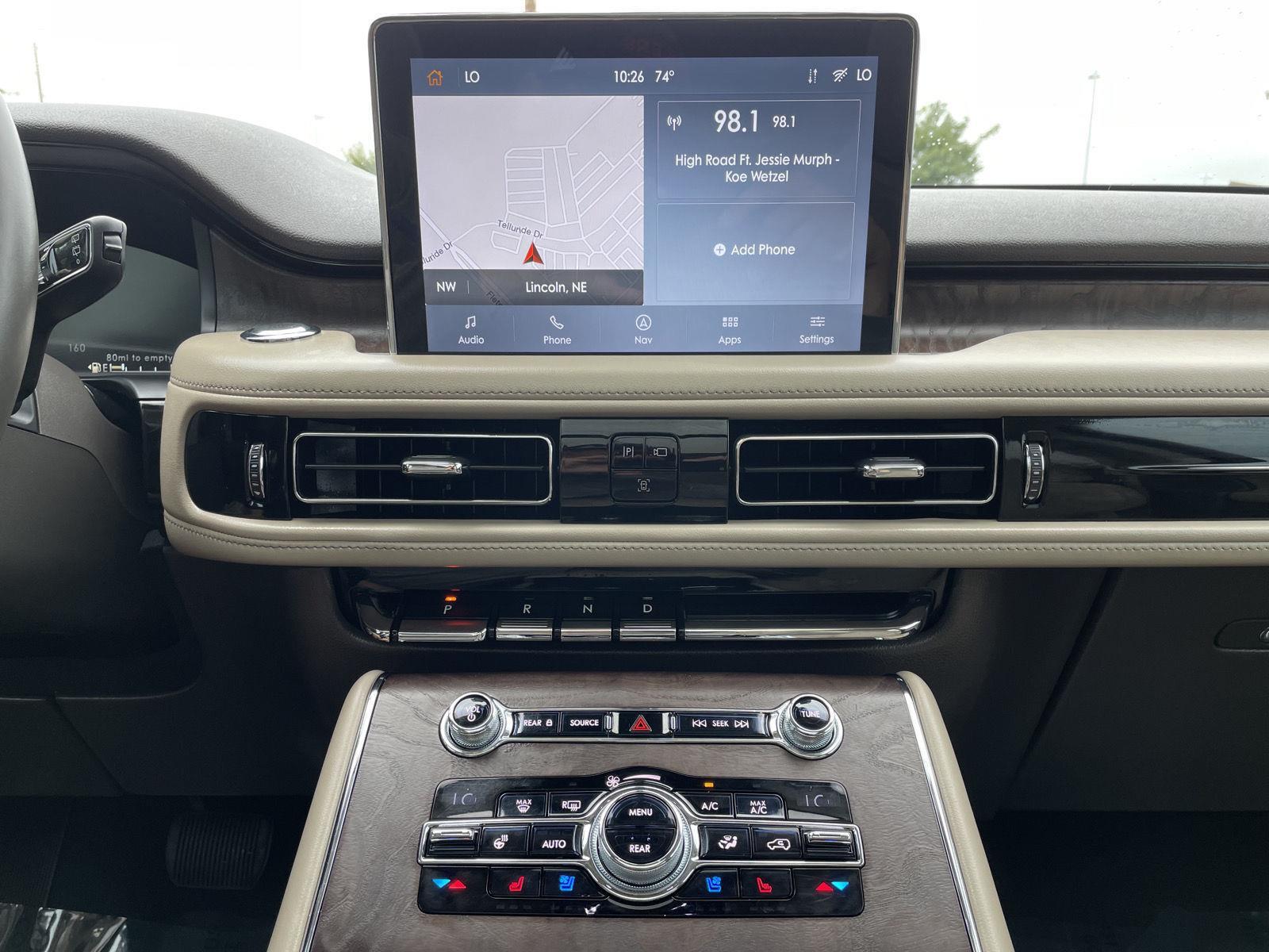 Vehicle photo 25