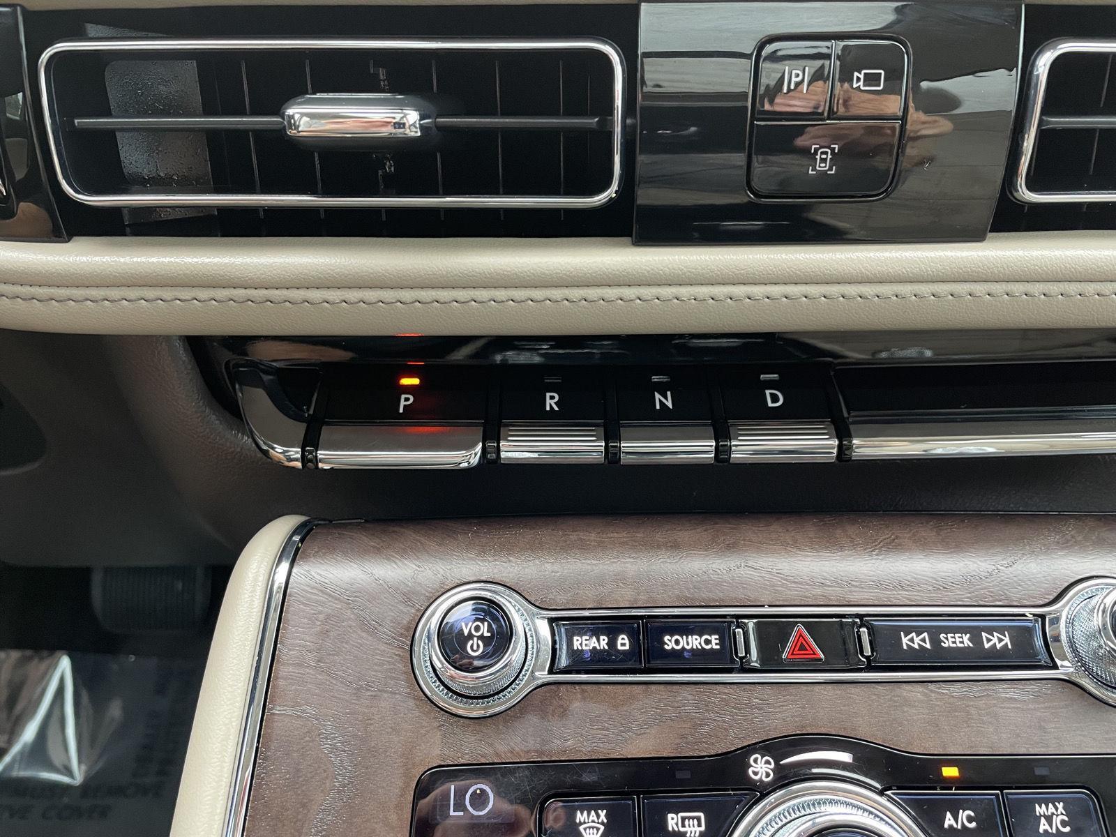 Vehicle photo 30
