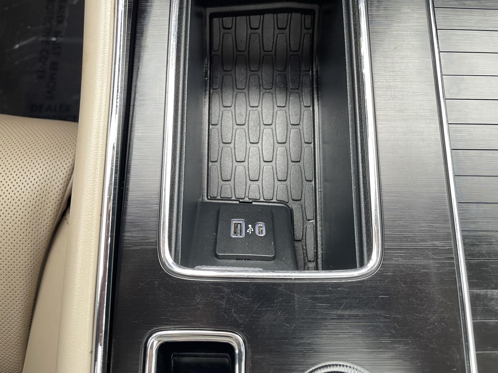 Vehicle photo 34