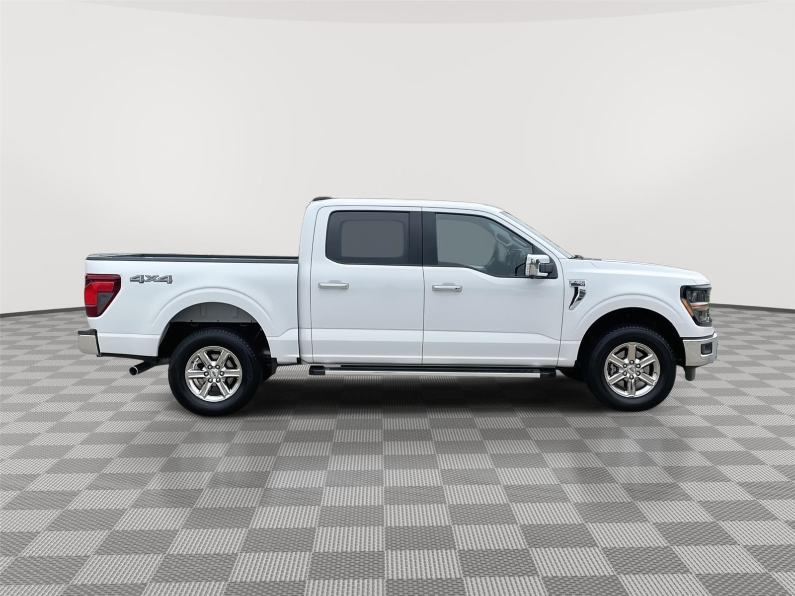 Vehicle photo 6