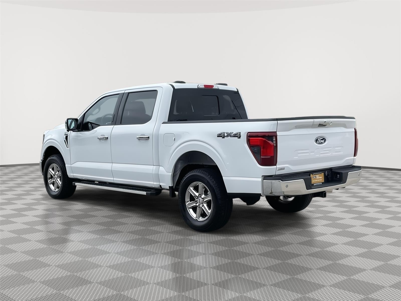 Vehicle photo 9