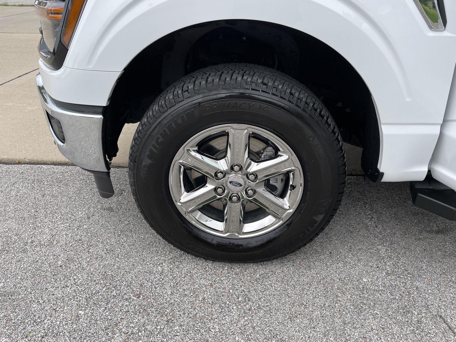Vehicle photo 10