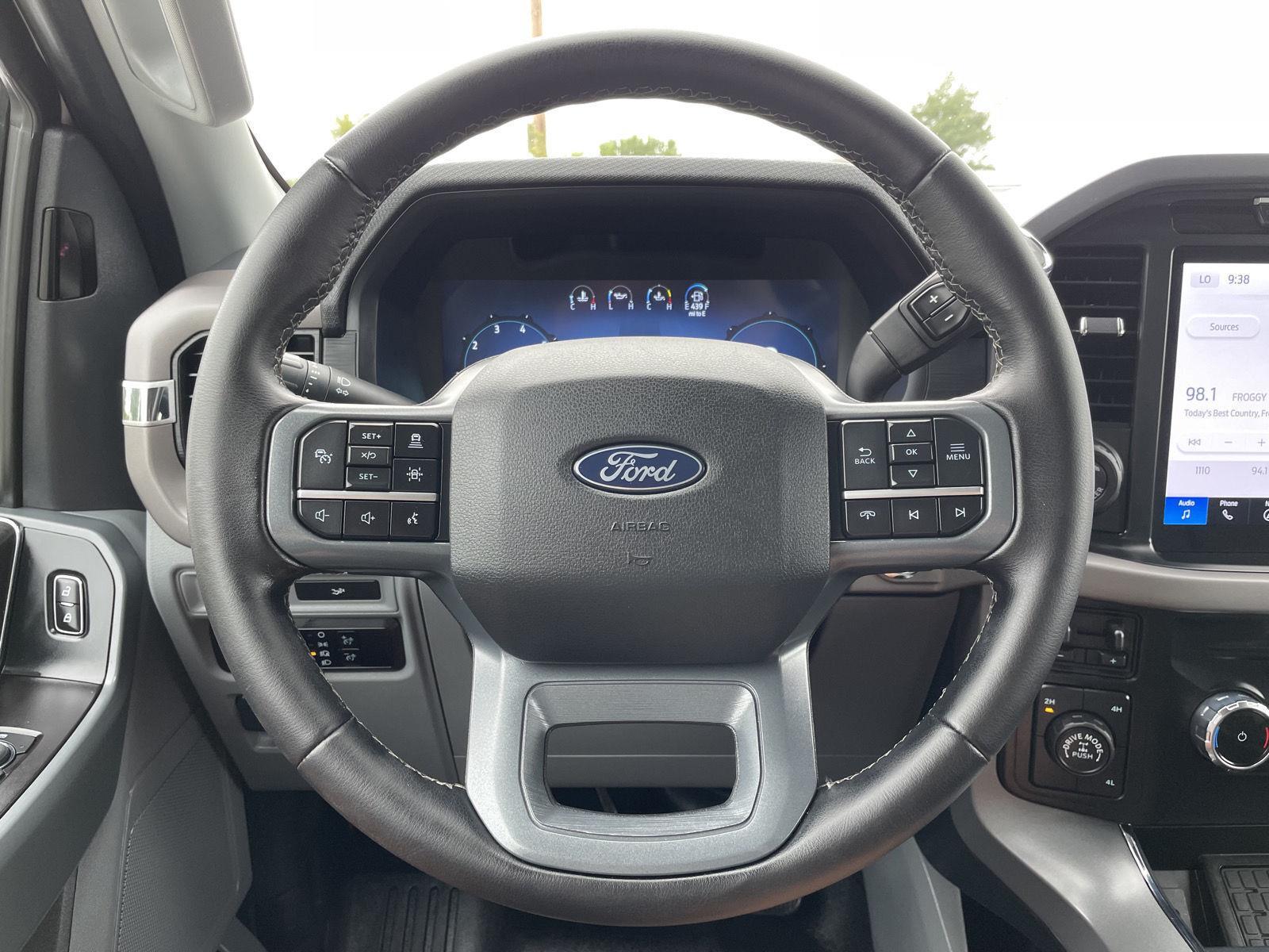 Vehicle photo 12
