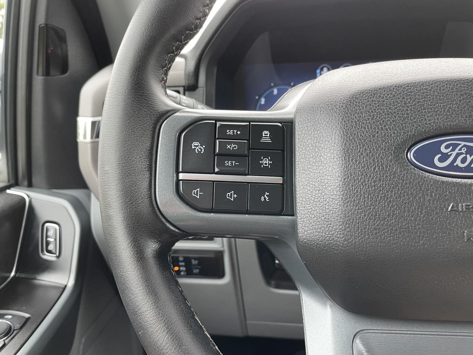 Vehicle photo 13