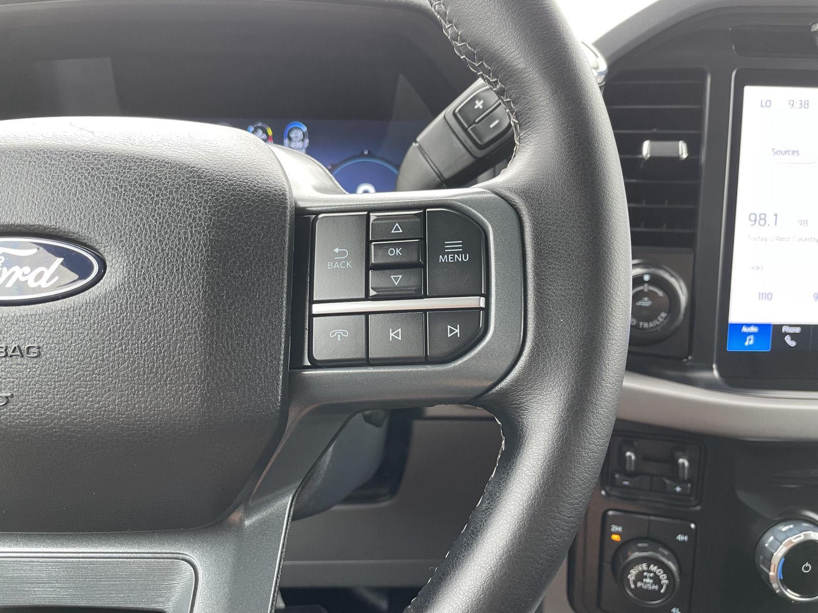 Vehicle photo 14