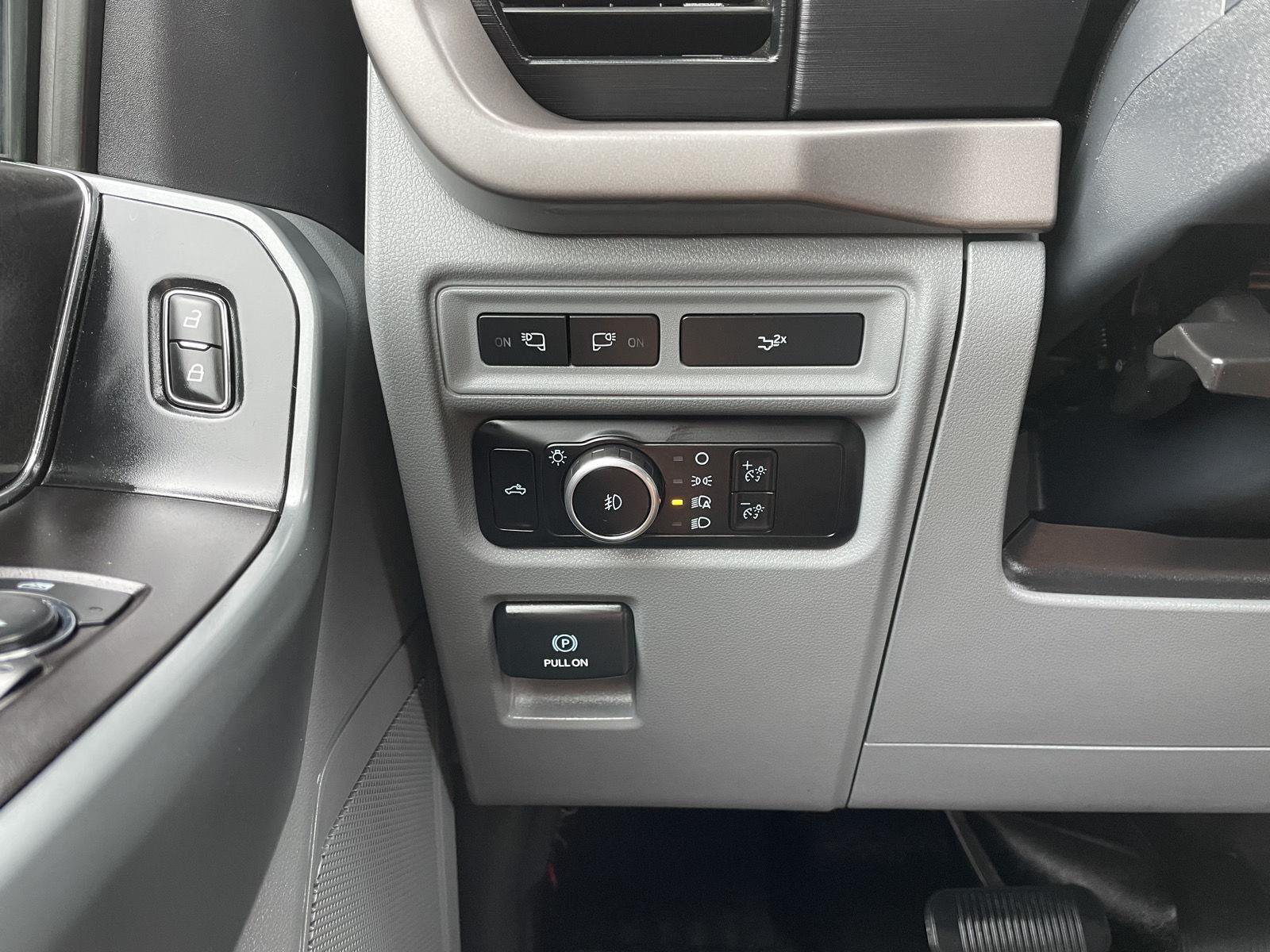 Vehicle photo 16