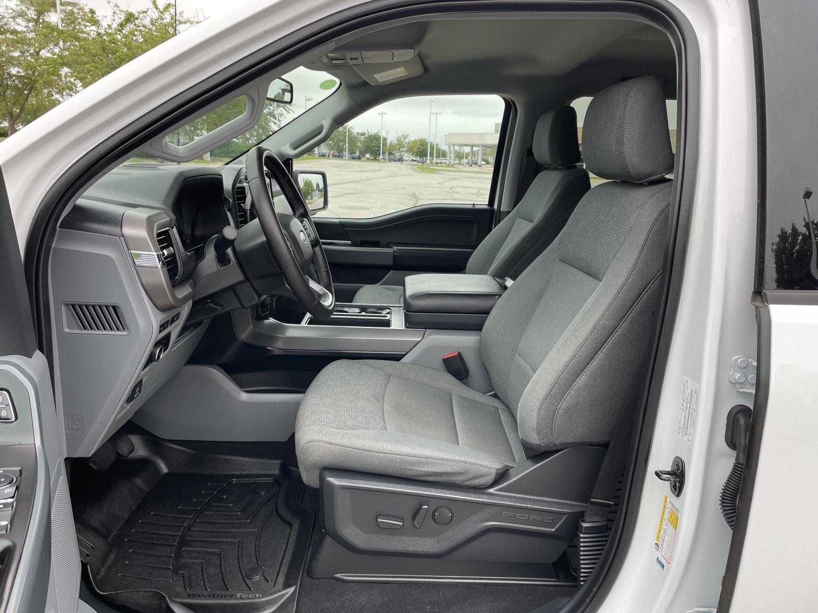 Vehicle photo 17