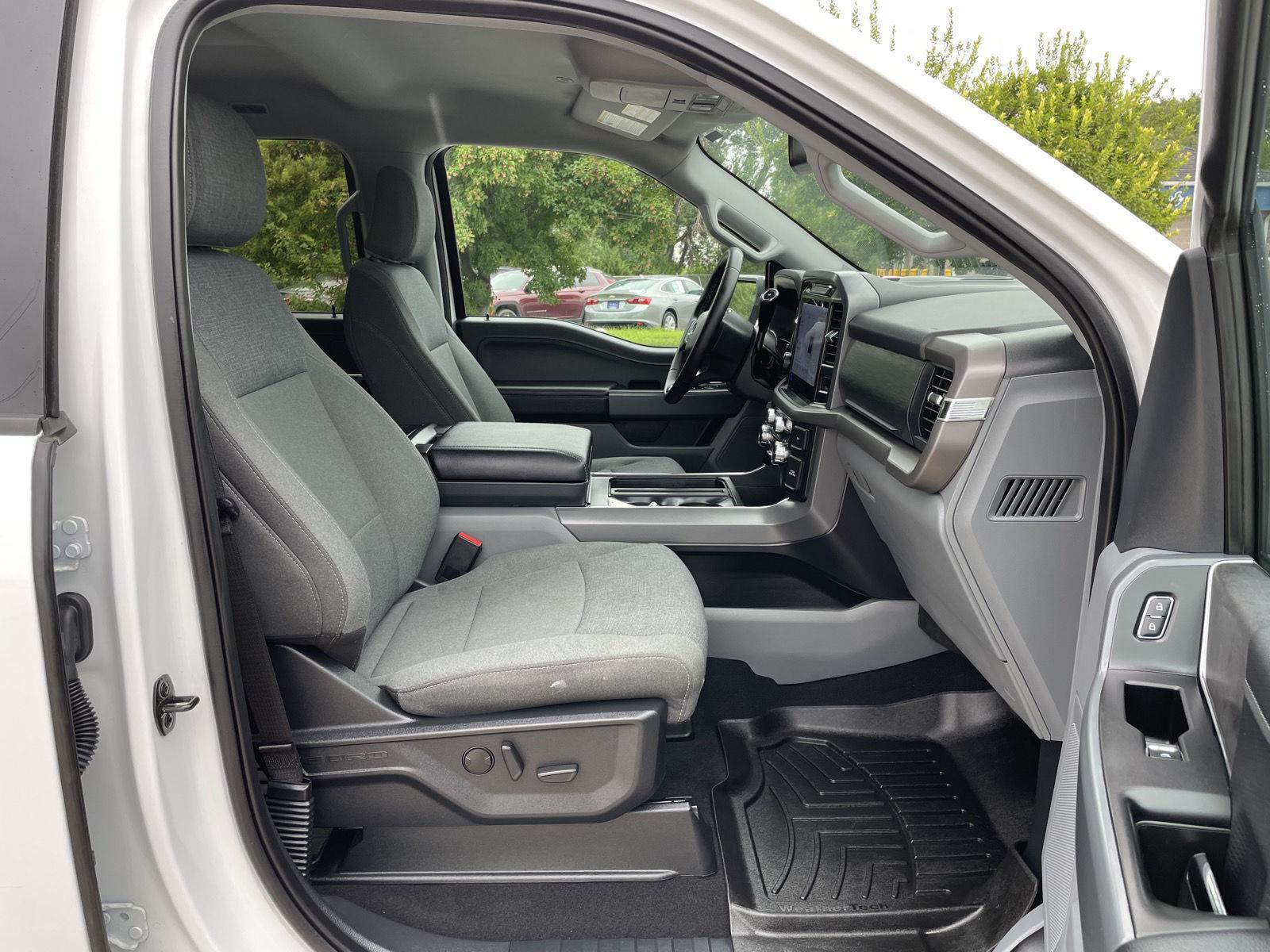 Vehicle photo 18