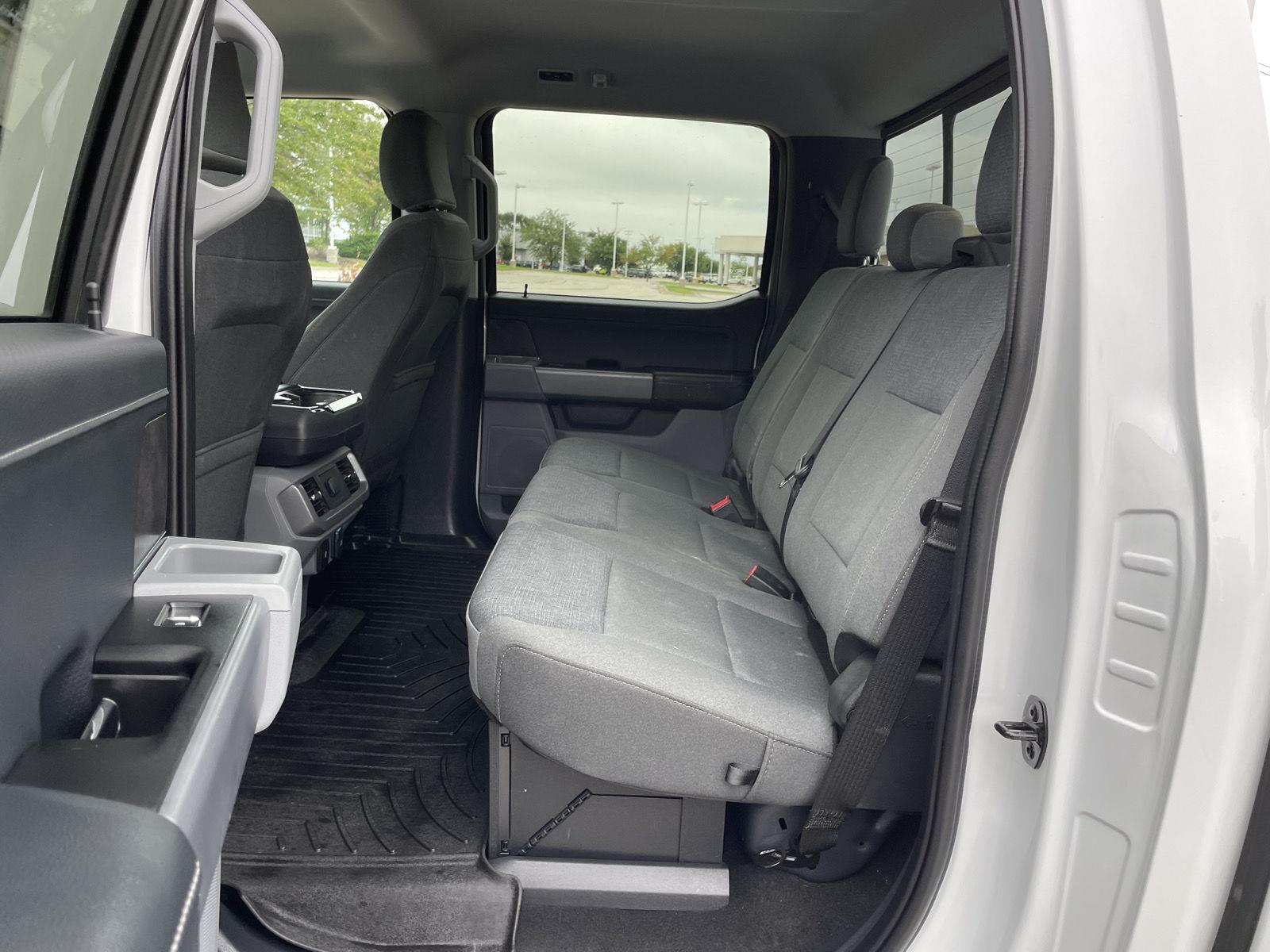 Vehicle photo 19