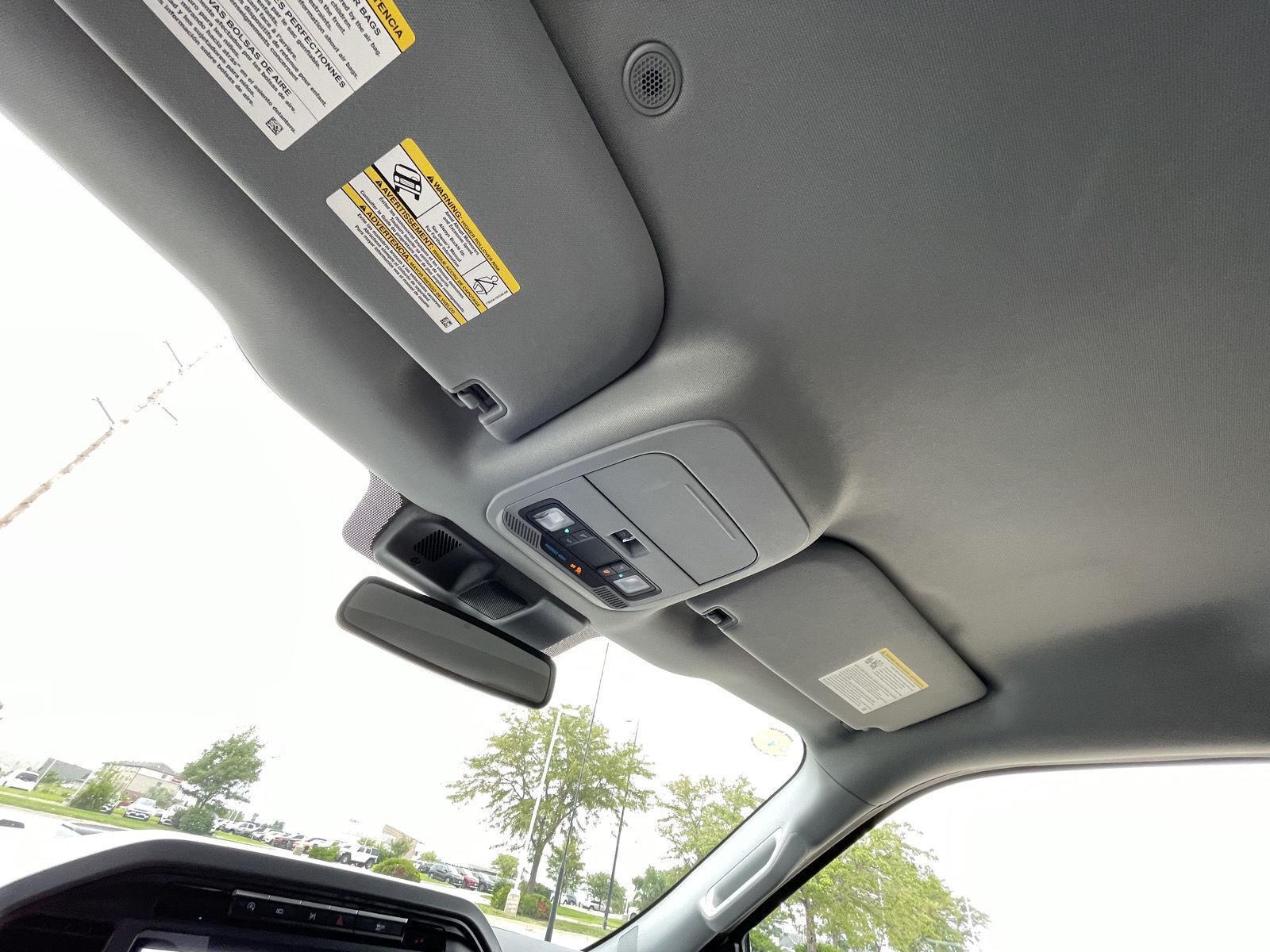 Vehicle photo 20