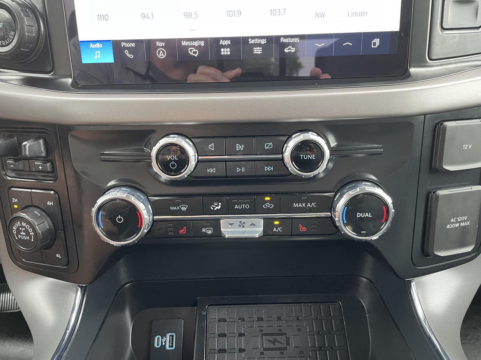 Vehicle photo 26