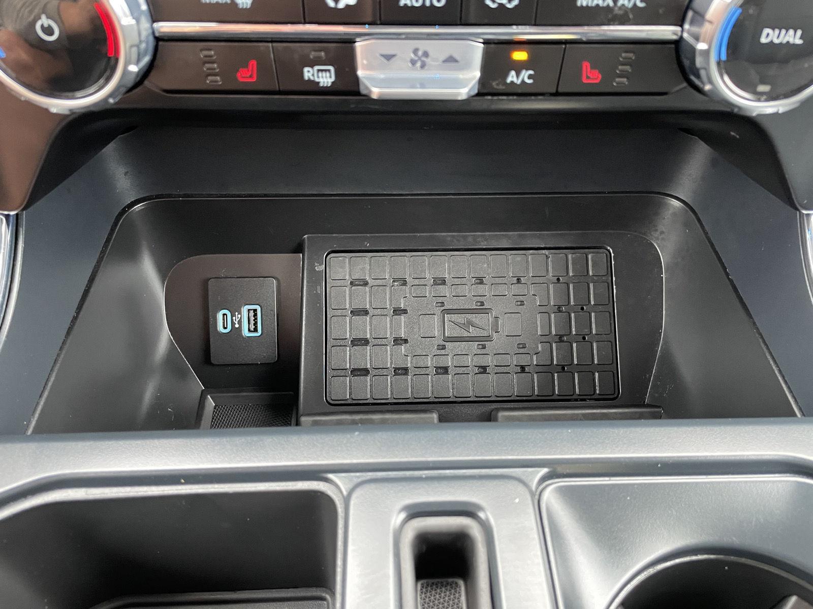 Vehicle photo 28