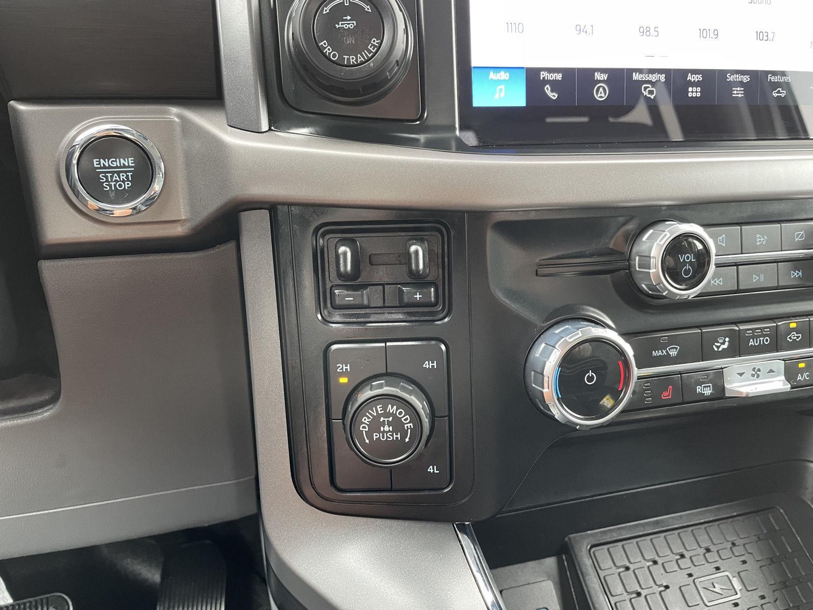 Vehicle photo 30