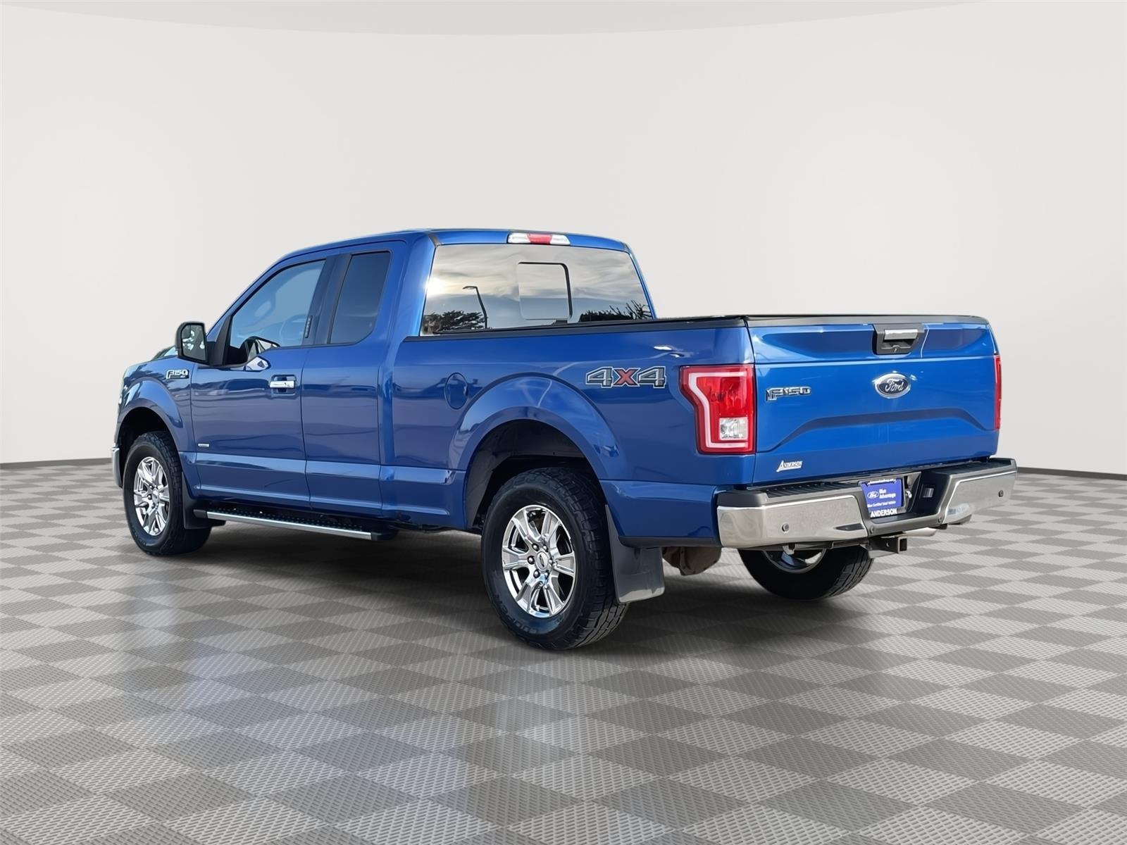 Vehicle photo 9