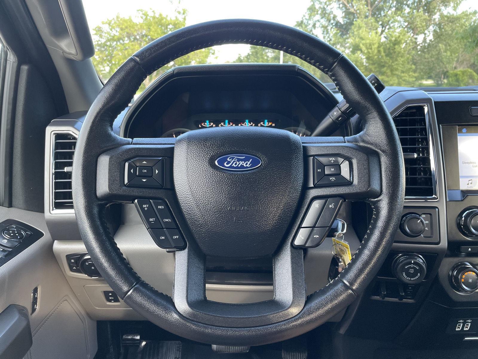 Vehicle photo 12