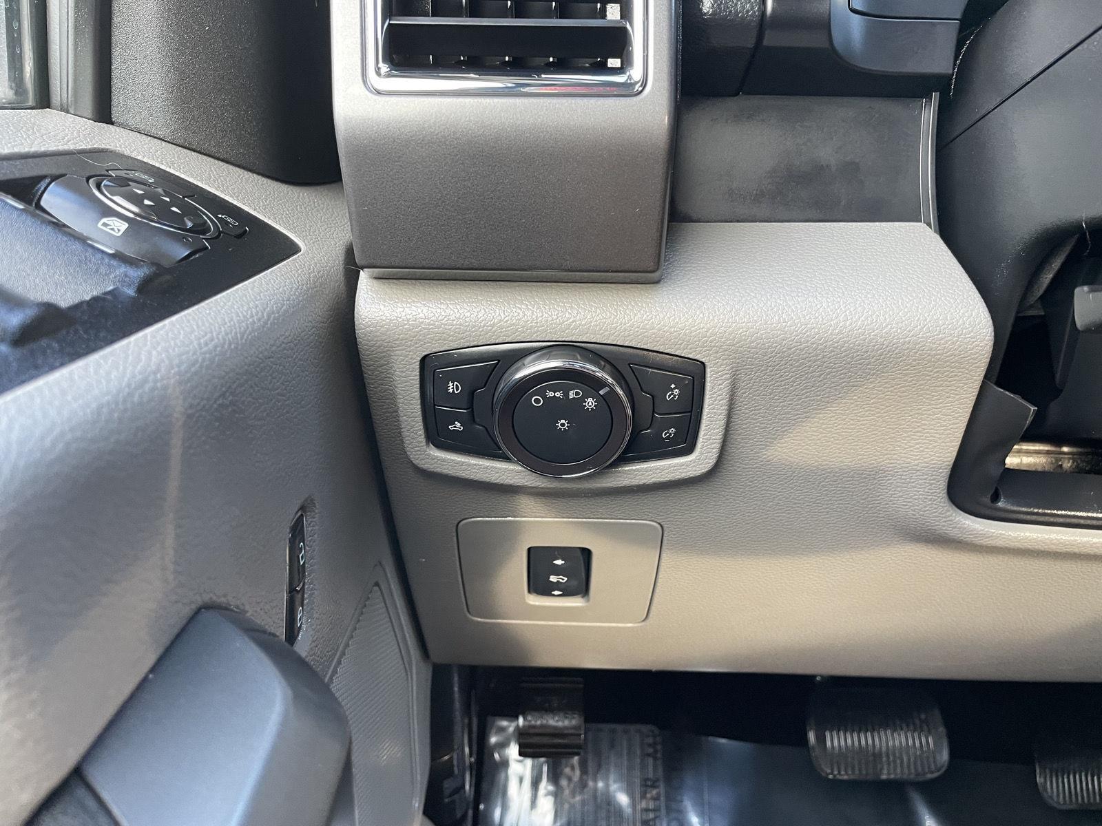 Vehicle photo 16