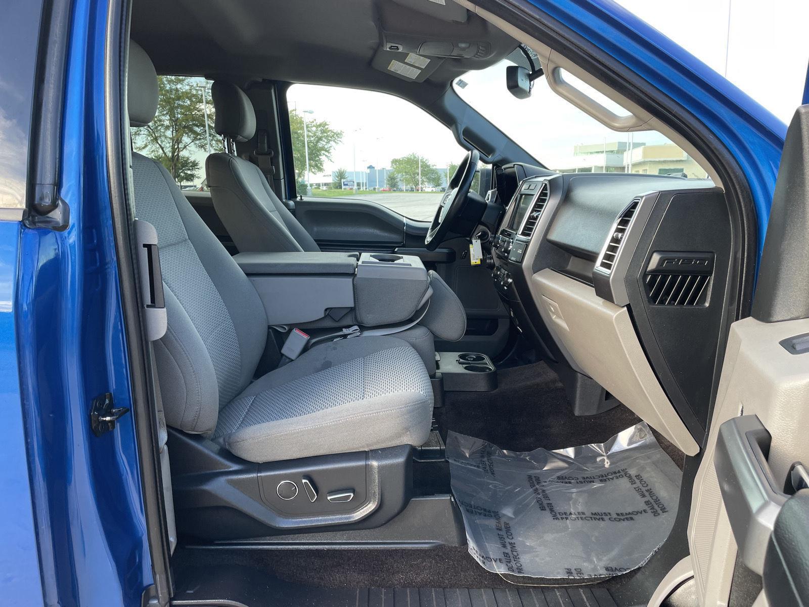 Vehicle photo 18
