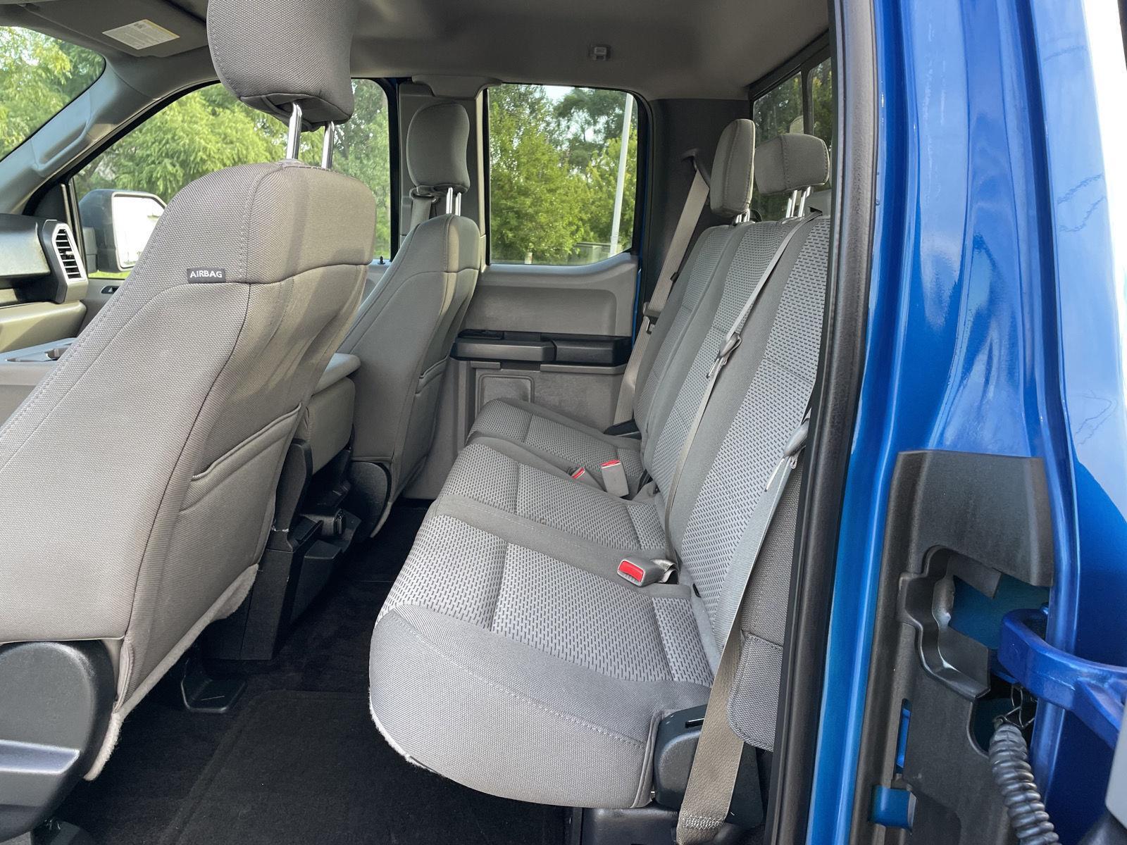 Vehicle photo 19