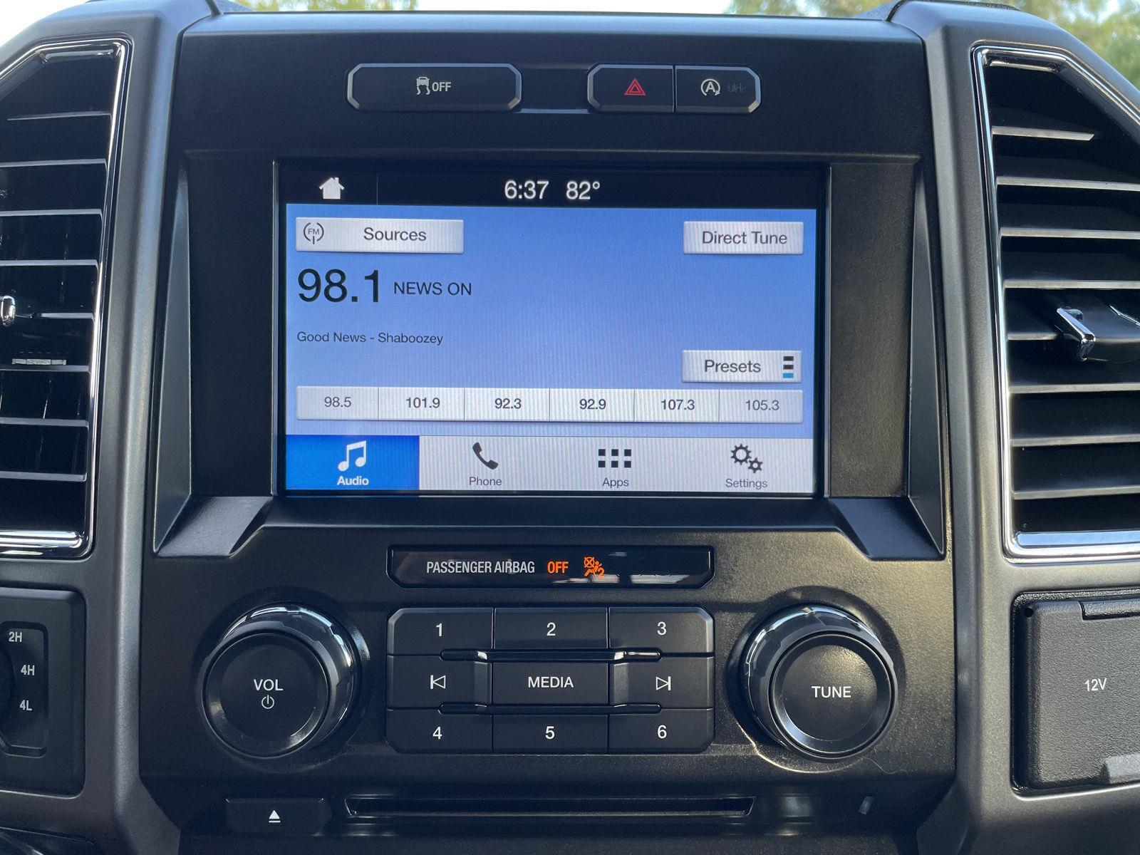 Vehicle photo 23