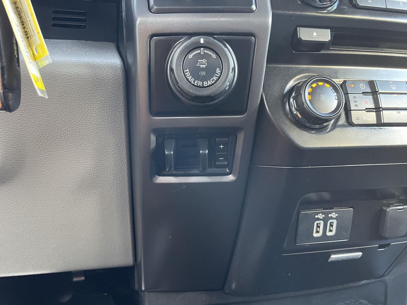 Vehicle photo 28