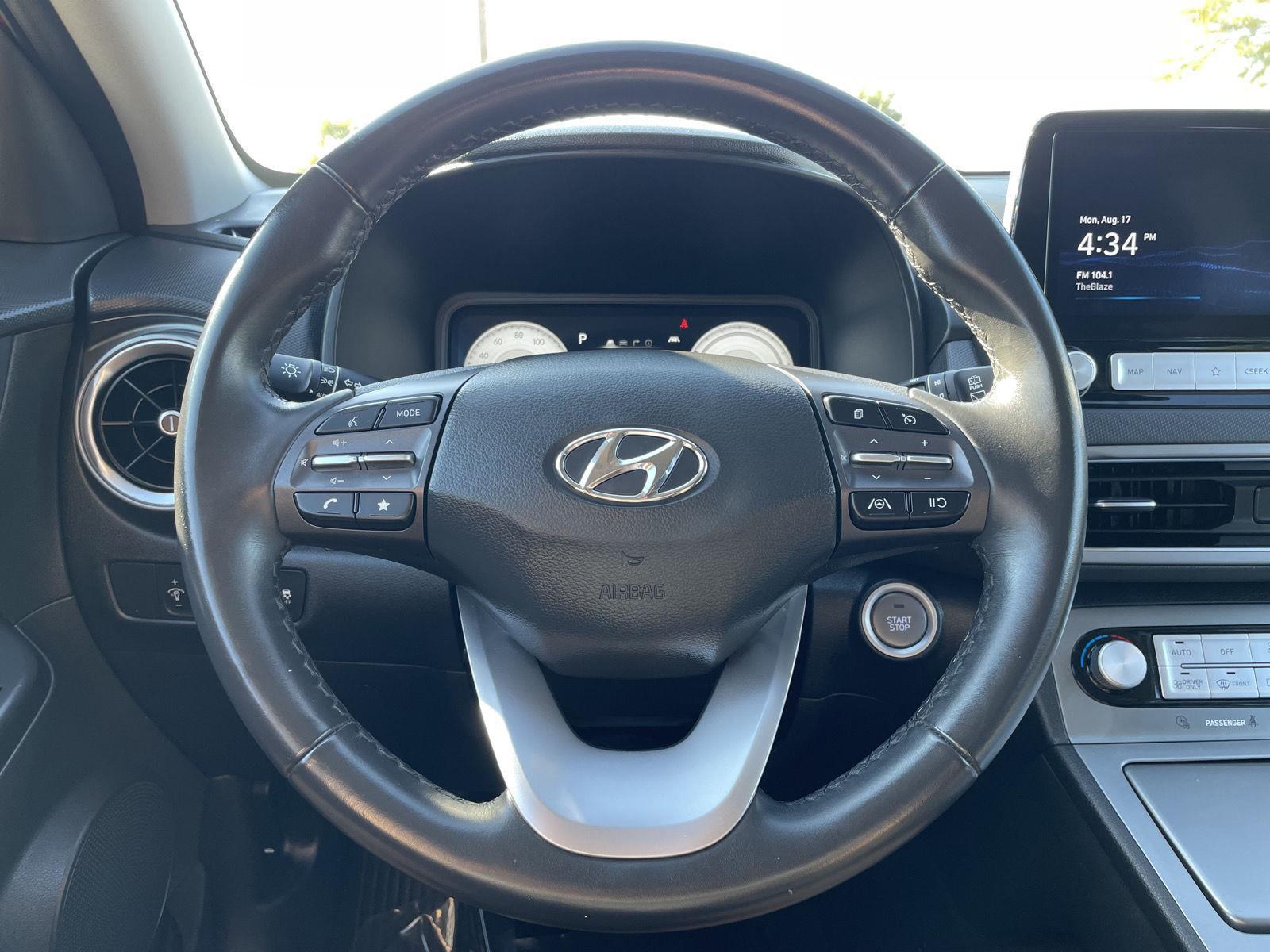 Vehicle photo 12