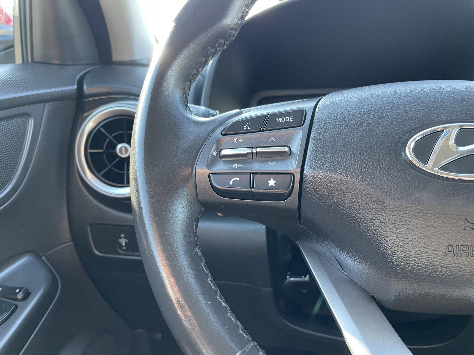 Vehicle photo 13