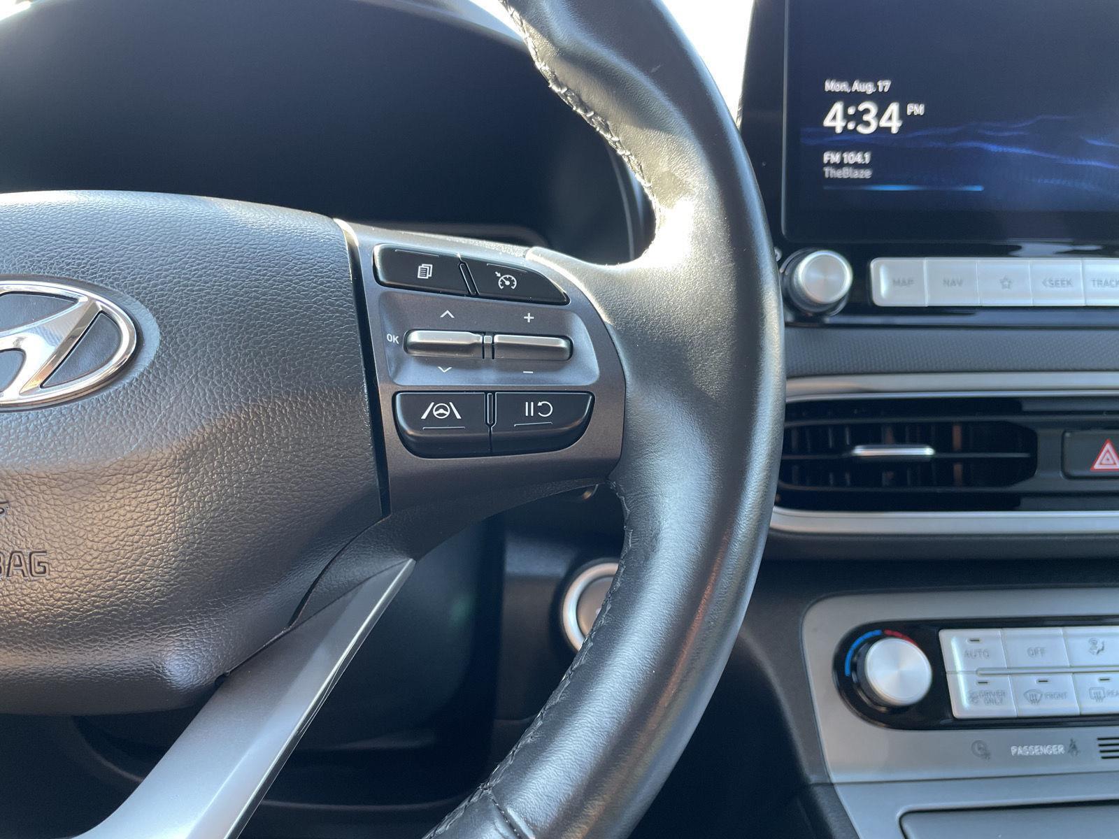Vehicle photo 14