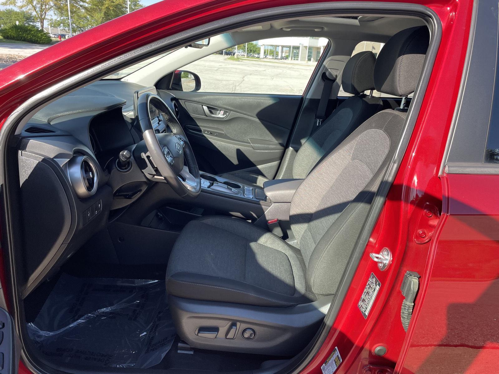 Vehicle photo 17
