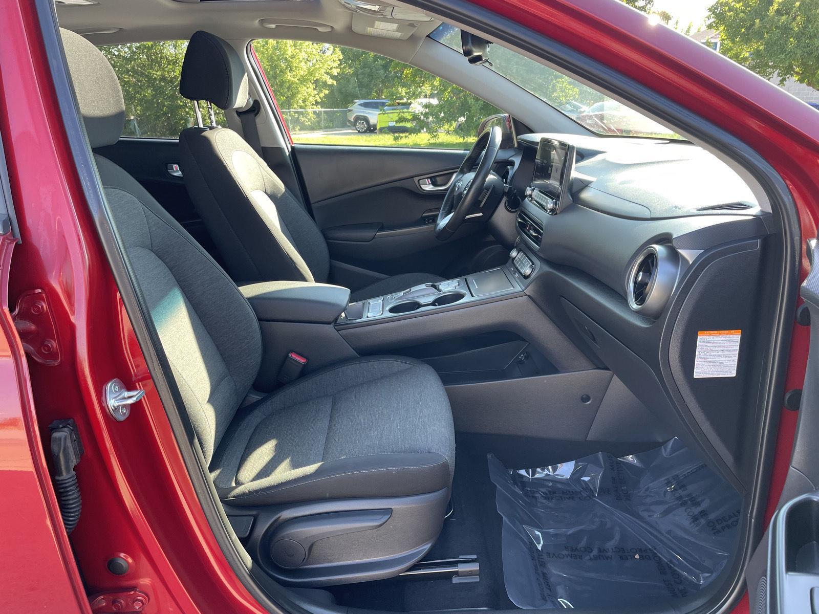 Vehicle photo 19