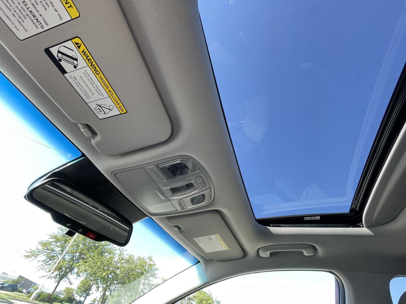 Vehicle photo 21