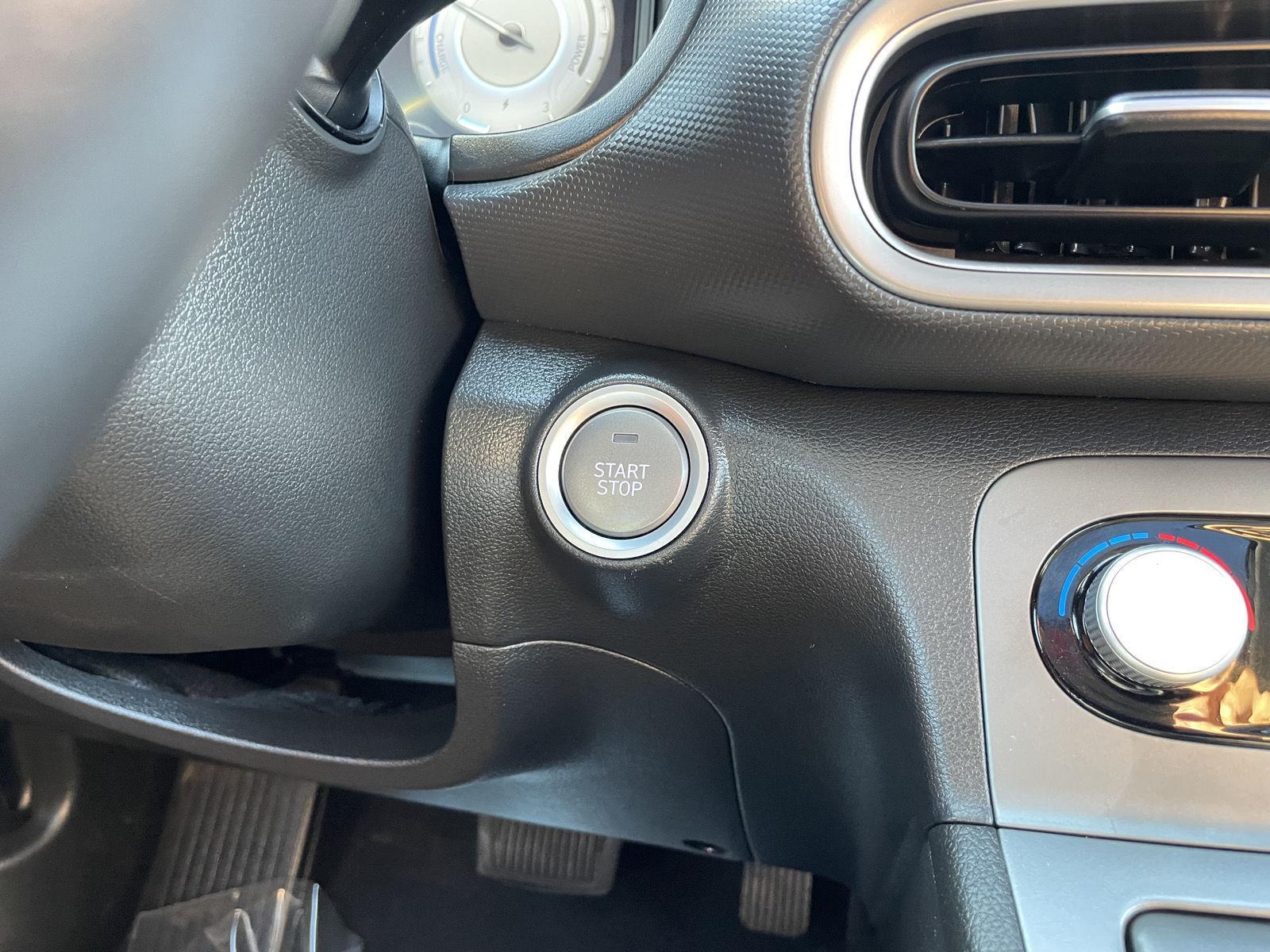 Vehicle photo 25