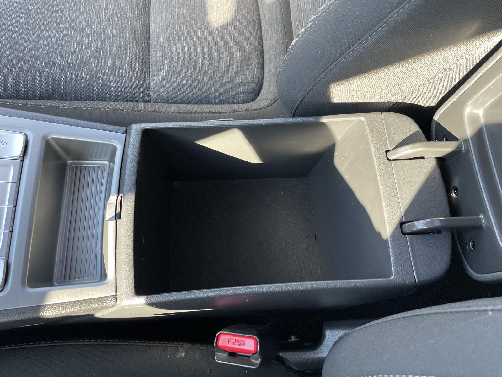 Vehicle photo 32