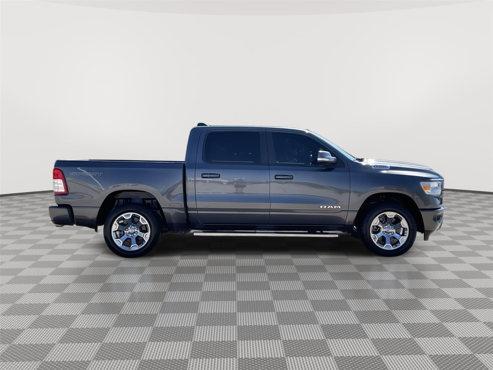 Vehicle photo 6