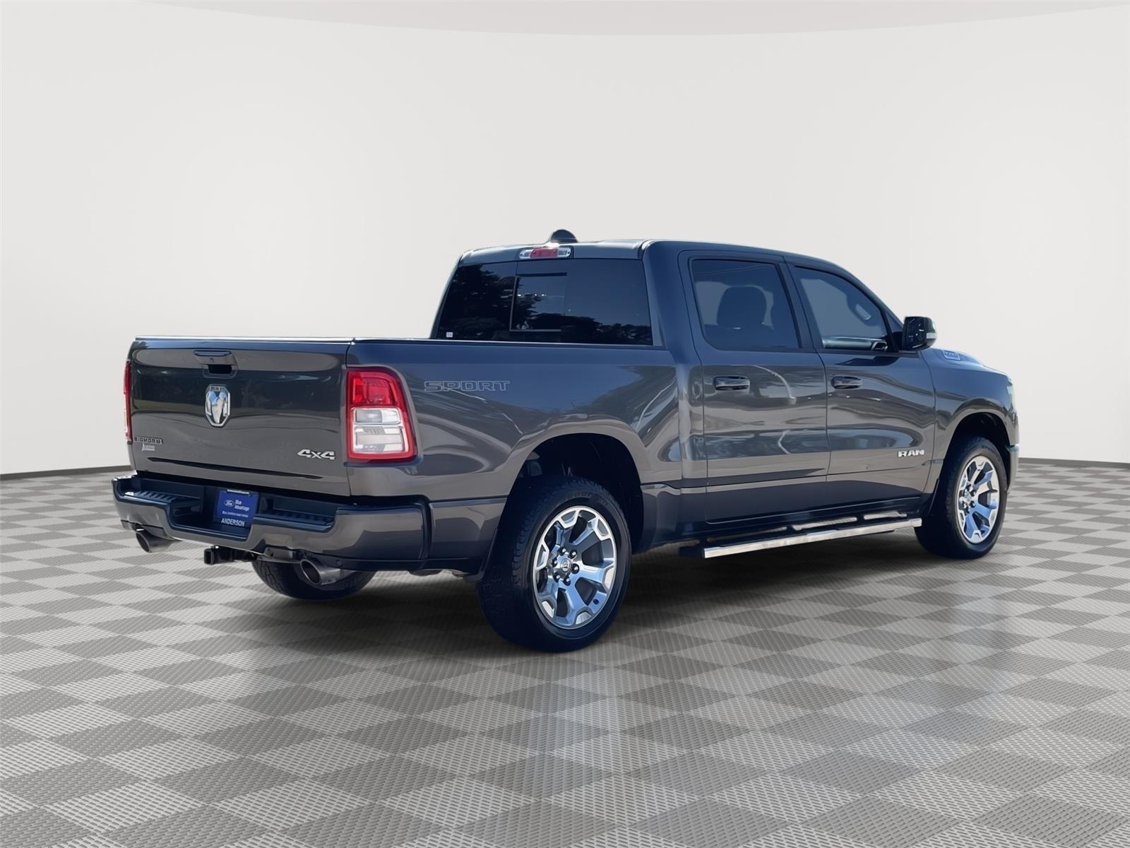 Vehicle photo 7
