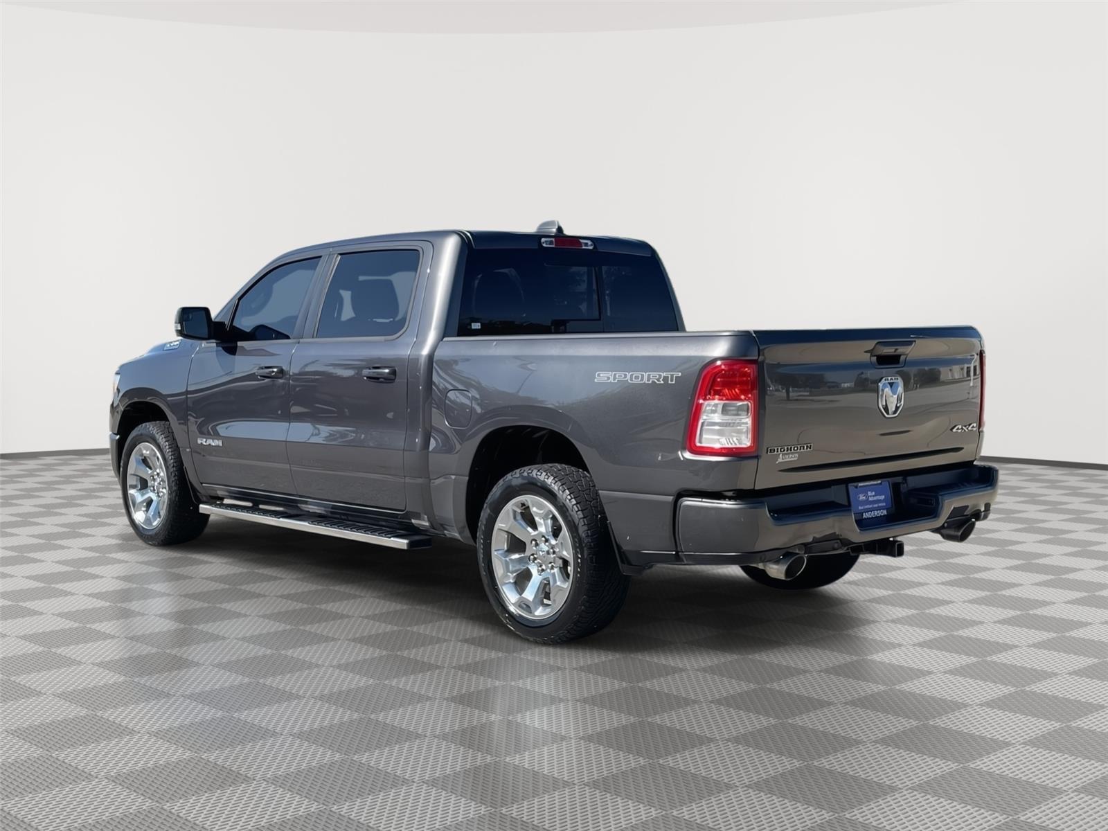 Vehicle photo 9
